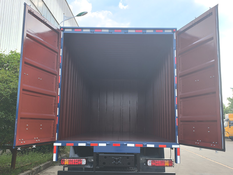 SINOTRUK HOWO cargo box van