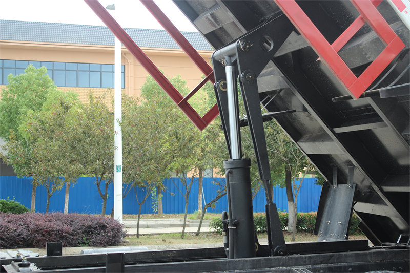 SINOTRUK HOWO small dump truck