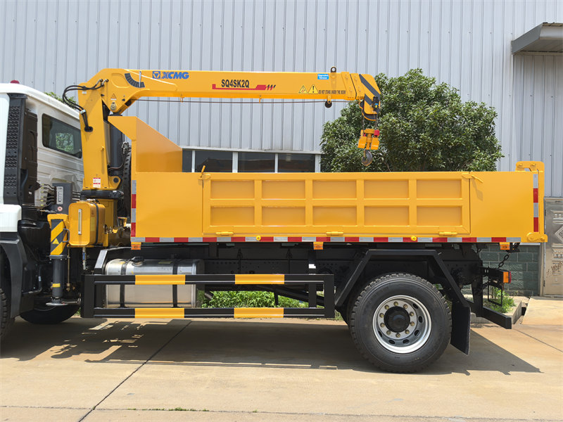 HOWO 4×2 truck with crane
