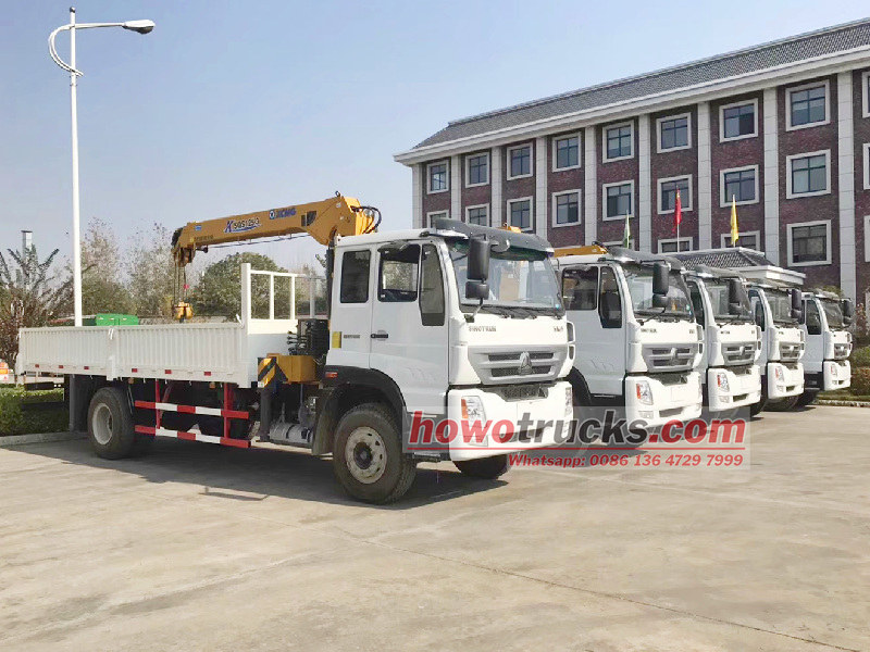 HOWO 5 tons boom crane truck