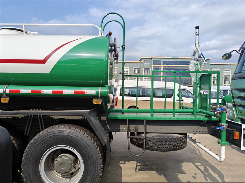 HOWO 30000L water tank truck