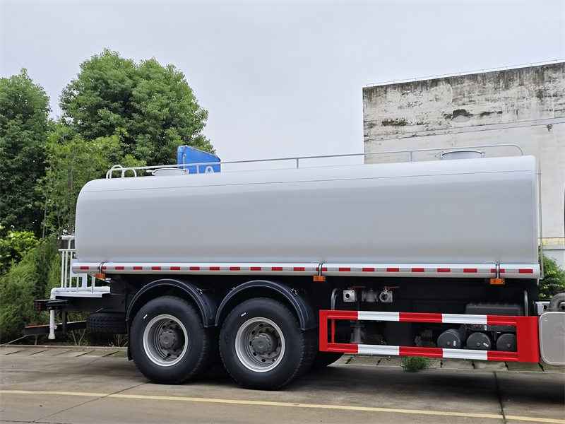HOWO 20000L water tank truck