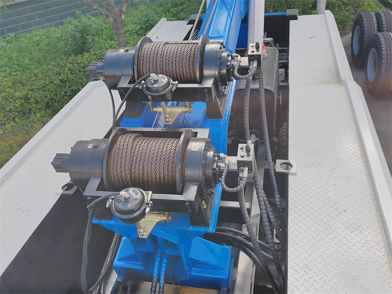 HOWO 8×4 recovery truck for sale