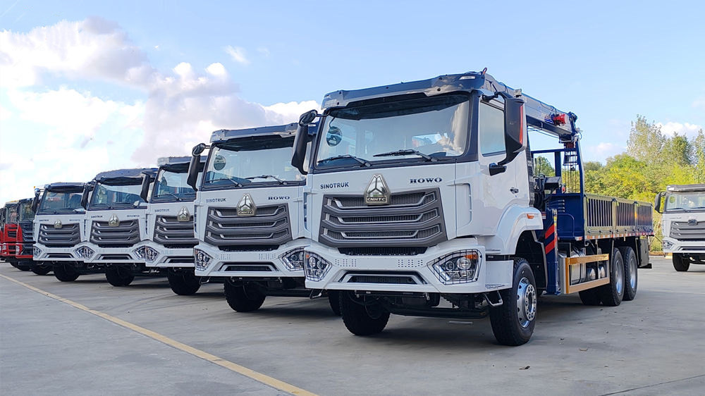 Angolaga 5 ta HOWO yuk mashinasiga o'rnatilgan kranlar yetkazib berildi