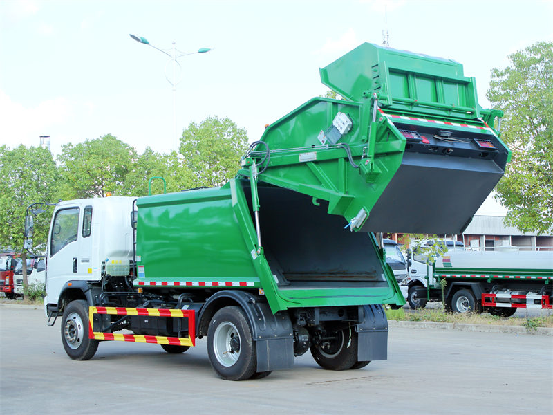 HOWO 8cbm garbage compactor vehicle