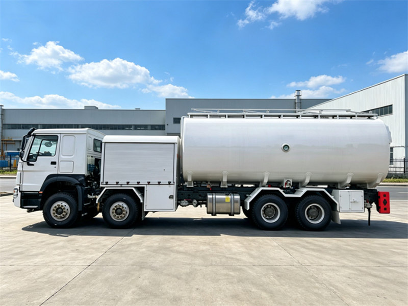 Sinotruk HOWO 8x4 aircraft refueling truck Sinotruk HOWO 8x4 aircraft refueling truck