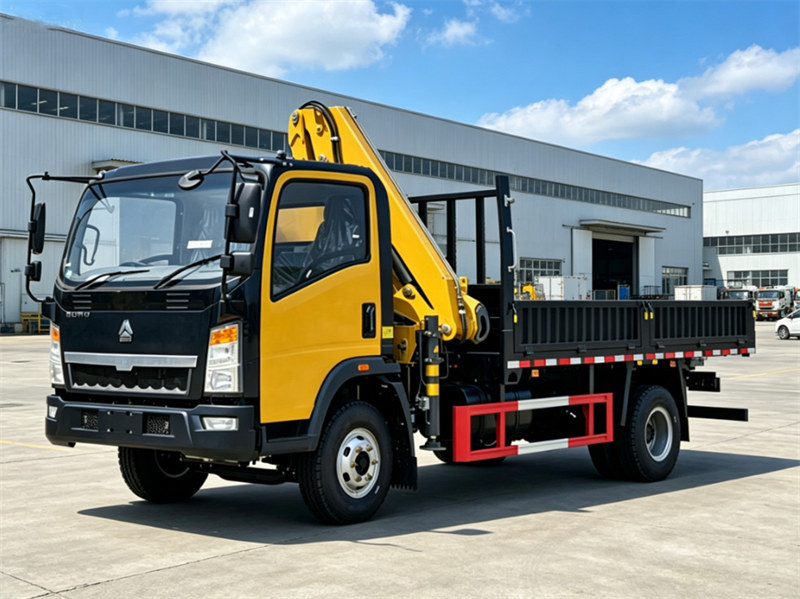 HOWO 4x2 5 tons knuckle crane truck HOWO 4x2 5 tons knuckle crane truck