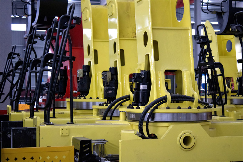 HOWO heavy crane cargo truck